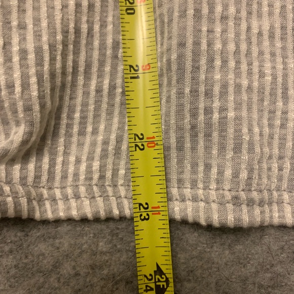 Cute Crossover Style with Decorative Tie - Picture 4 of 8